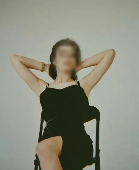 Büsra, 27
