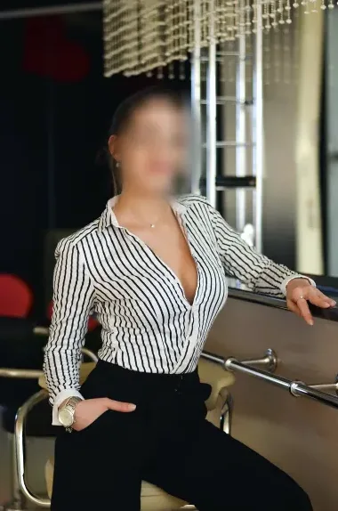 Chiara, 32