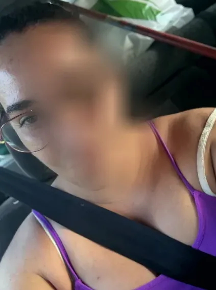 Claudia, 37
