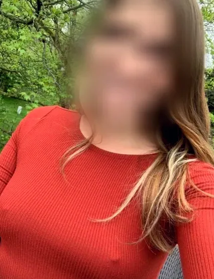 Emilia, 32