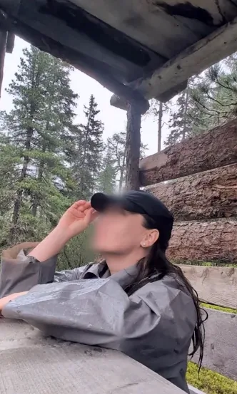 Larissa, 35