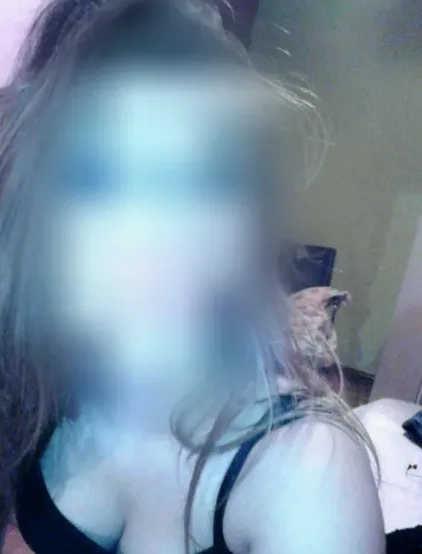 Laura, 25