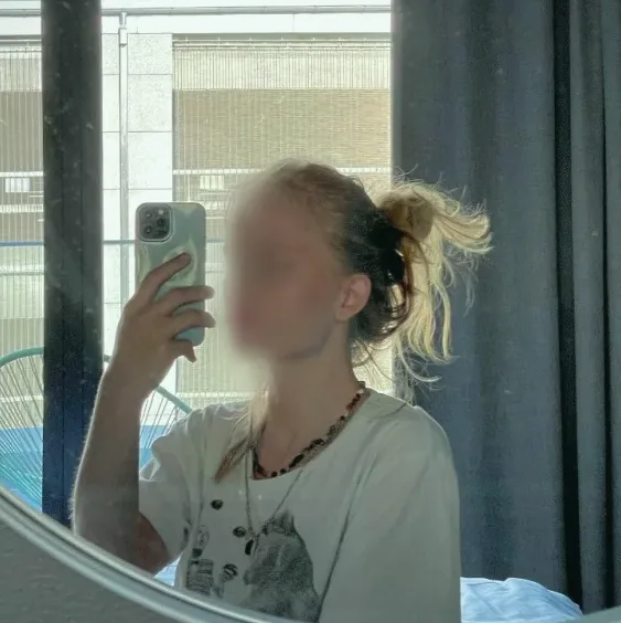 Lilly, 19