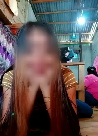 Manuela, 28