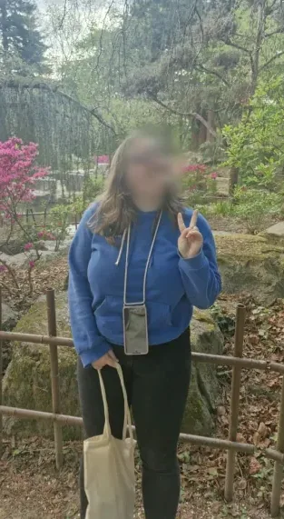 Mia, 26