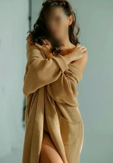 Sabrina, 35