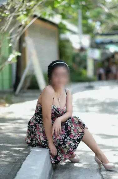 Yasmin, 31